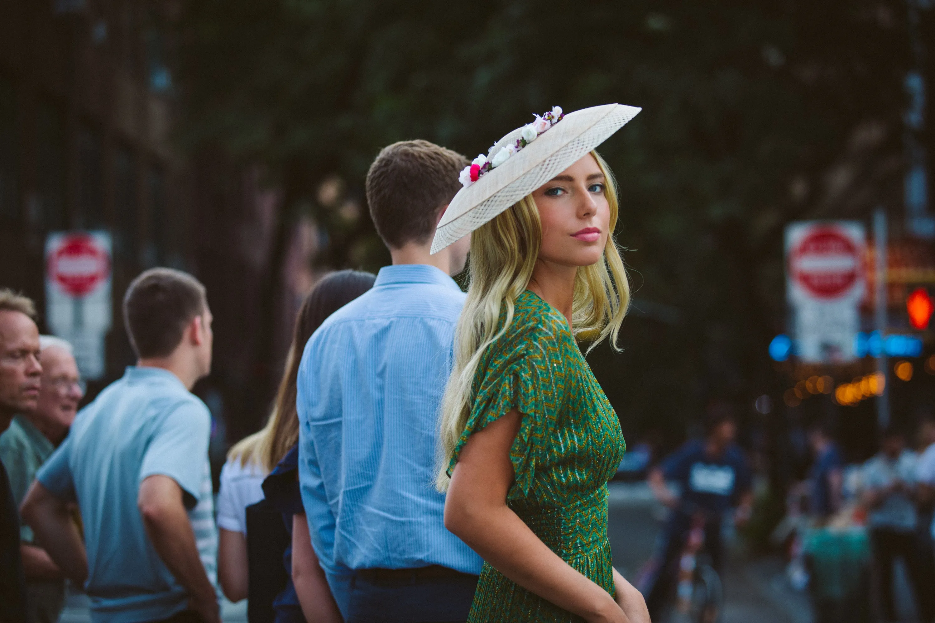 Prometea: Large Natural Mesh Derby Hat with Wildflowers